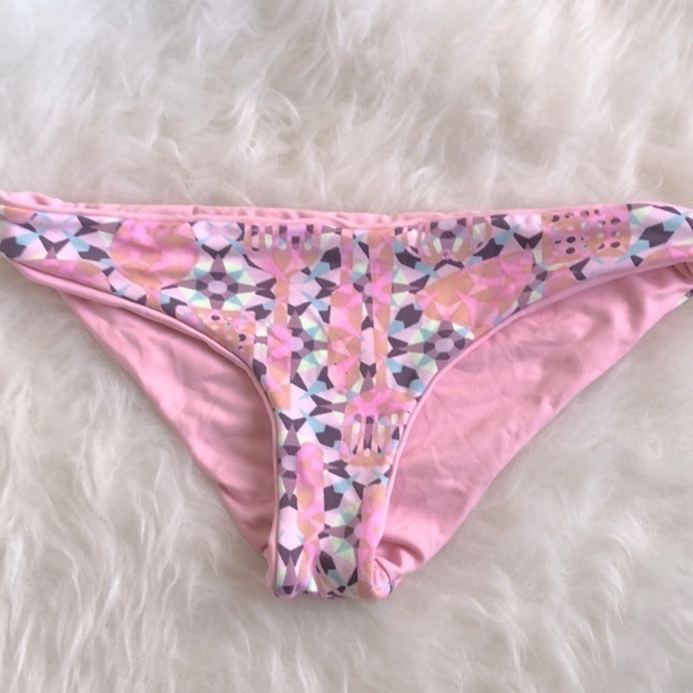 Maaji pink geometric print reversible bikini bottoms small